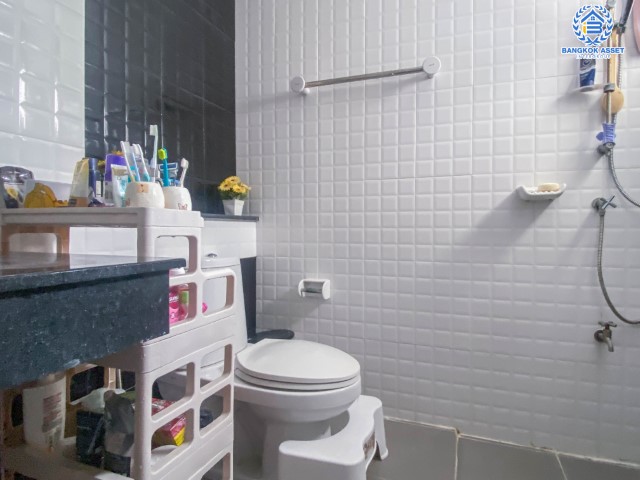 *****บ้านเดี่ยวมือสองย่านกรุงเทพฯ ม.สิริกานต์3 บางใหญ่-กาญจนาฯ เนื้อที่กว้างเกือบ 67 ตร.ว. พร้อมฟังก์ชัน 4 ห้องนอน 3 ห้องน้ำ ที่จอดรถ 2 คัน สภาพสวย พร้อมเข้าอยู่ แถมฟรี! เครื่องปรับอากาศ 6 เครื่อง บนทำเลแห่งการเดินทาง ใกล้รถไฟฟ้าสายสีม่วง "สถานีคลองบางไผ่" และทางด่วน "ศรีรัช"